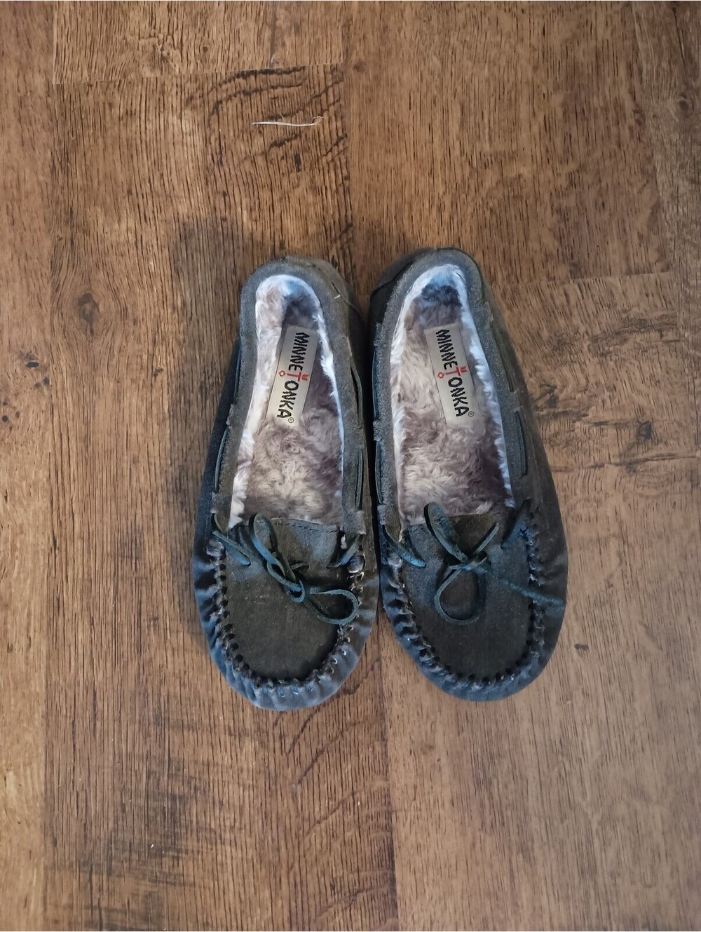 Minnetonka moccasins charcoal suede size 7